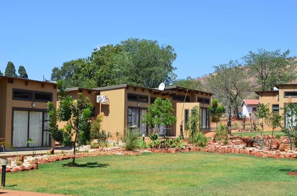 Manor Hills Guest Lodge Rustenburg Exterior photo